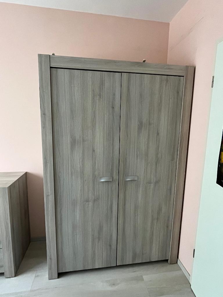 Armoire + Commode ch. enfant - Bon état - à venir chercher, Avec tiroir(s), 100 à 150 cm, Utilisé, Autres essences de bois