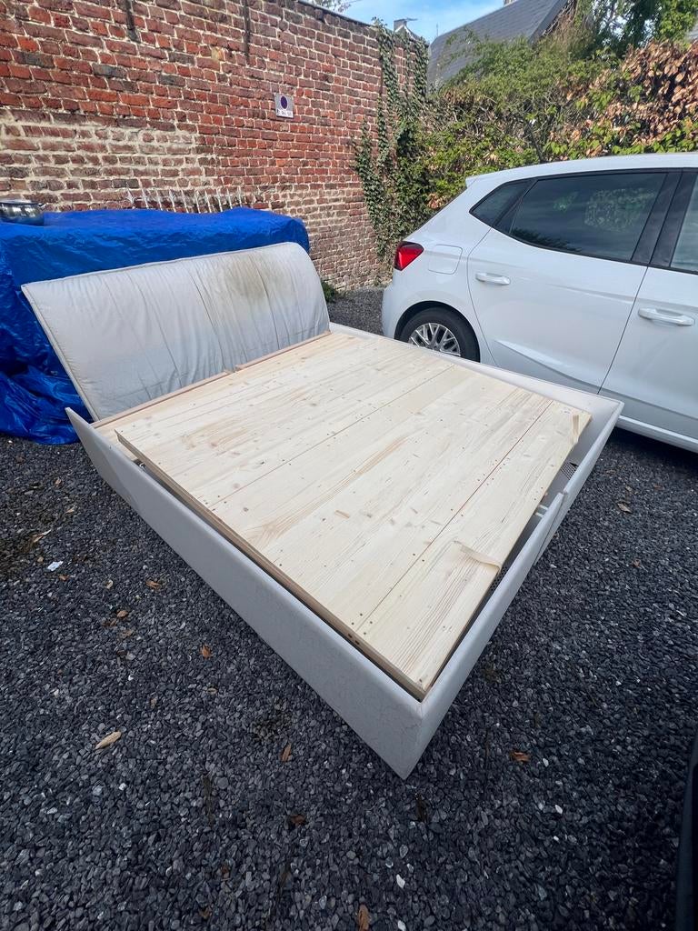 Lit 180-200, Enlèvement ou Envoi, Comme neuf