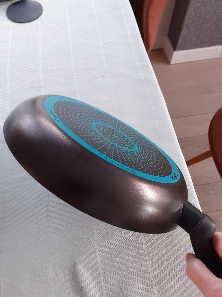 Poêle Tefal 27 cm - à peine utilisée - pas à l'induction, Maison & Meubles, Cuisine | Casseroles & Poêles, Enlèvement, Comme neuf