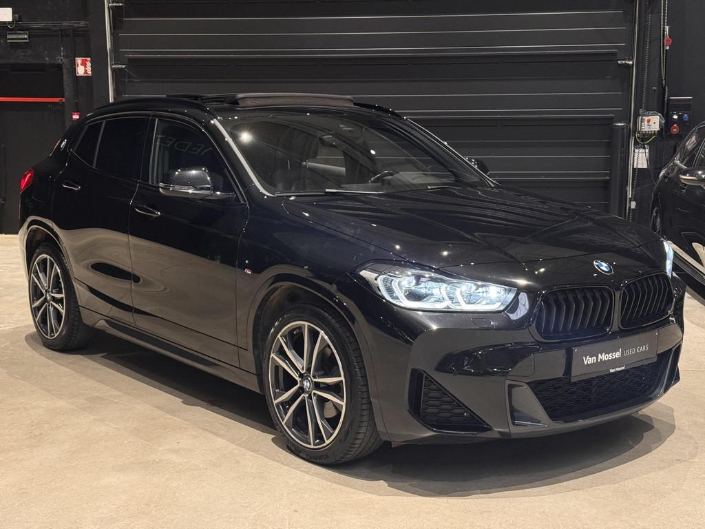 BMW X2 sDrive18iA 100kW DCT NAVI | CAMERA | SUNROOF, Auto's, BMW, Gebruikt, Zwart, Bedrijf, 5 zetels