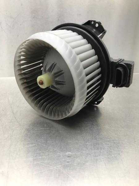 VENTILATEUR RADIATEUR MOTEUR Swift (ZA / ZC / ZD1 / 2/3/9), DENSO EUROPE B.V., Info@denso.nl, Utilisé, Hogeweyselaan 165
1382 JL  Weesp, NL