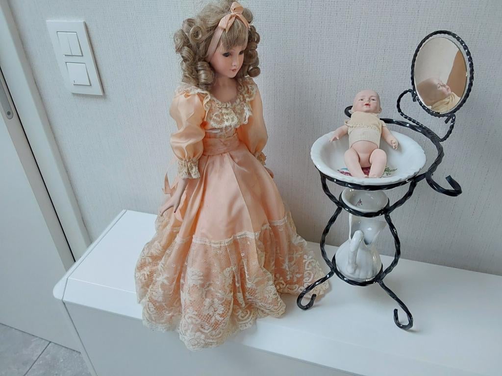 Porseleinen pop, Enlèvement