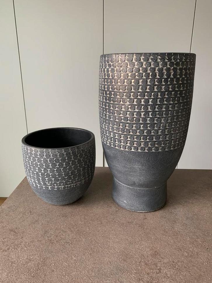 Twee samenhorende cachepots, Tuin en Terras, Bloempotten, Zo goed als nieuw, Ophalen of Verzenden