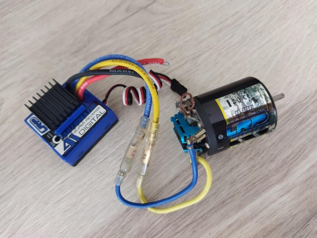 LRP motor + ESC combo crawler / truck, Hobby & Loisirs créatifs, Modélisme | Radiocommandé & Téléguidé | Voitures, Comme neuf