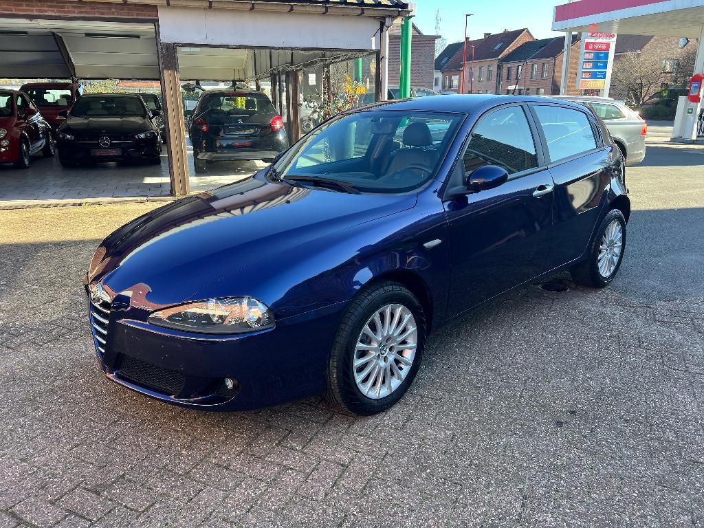 alfa romeo 147 /1.9 jtd/102000 km/CAR PASS, Voorwielaandrijving, Zwart, Leder, Bedrijf