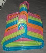 24 cintres enfants  colorés neuf, Vêtements | Femmes, Enlèvement ou Envoi, Neuf, Enfants