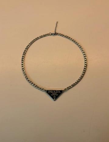 Prada ketting beschikbaar voor biedingen