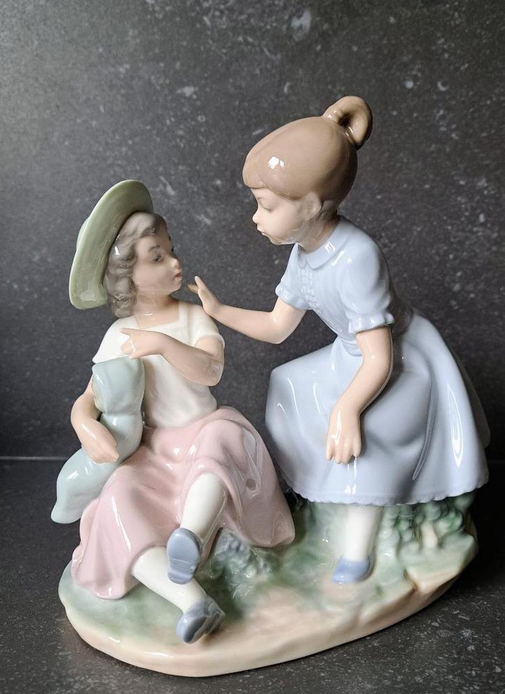 Lladro - Nao "It's my doll" n 280 - Porselein, Antiek en Kunst, Antiek | Porselein, Ophalen of Verzenden
