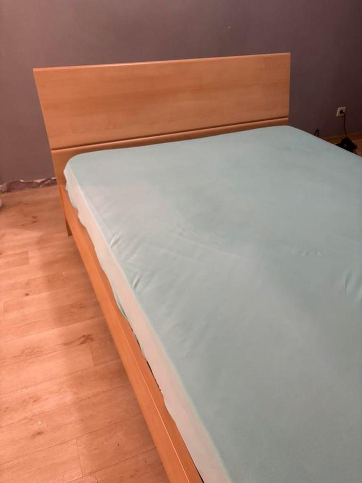 Gratis bed hout 140x 200 inclusief matras, Huis en Inrichting, Slaapkamer | Complete slaapkamers, Gebruikt, Eenpersoons, Ophalen