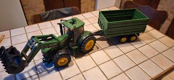 Bruder John Deere tractor met voorlader en kiepaanhanger beschikbaar voor biedingen