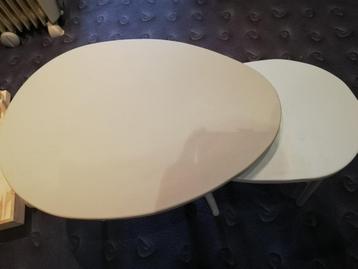 Als nieuw 2 sterke ovale bijzet tafels taupe/beige nu 30€ o
