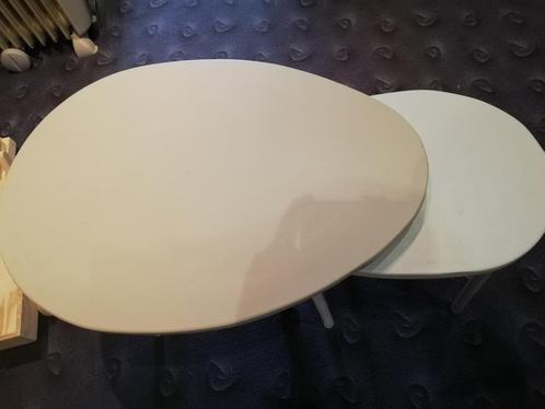 Als nieuw 2 sterke ovale bijzet tafels taupe/beige nu 30€ o, Huis en Inrichting, Tafels | Salontafels, Zo goed als nieuw, Ophalen