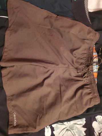 Short Calvin Klein. Taille S beschikbaar voor biedingen
