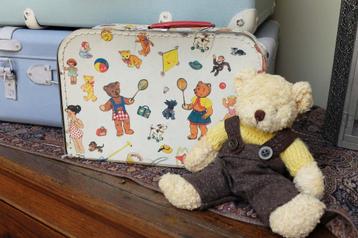 Antiek valiesje met nieuw beertje beschikbaar voor biedingen