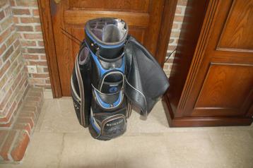 golftas gebruikt met 2 P golfclubs erbij. enkel samen te koo, Ophalen, Gebruikt, Club