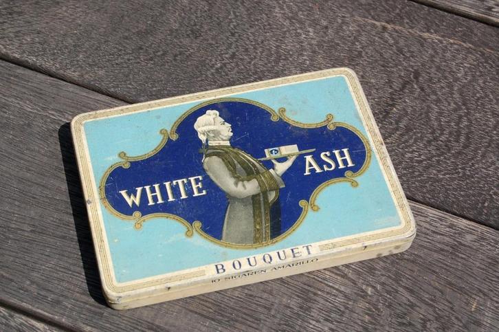 Oud blikken doosje sigaren - White Ash, Verzamelen, Rookartikelen, Aanstekers en Luciferdoosjes, Gebruikt, Tabaksdoos of Verpakking