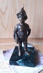 MOOI FIGURATIEF BRONZEN BEELDJE SCHOOLJONGETJE, Enlèvement ou Envoi, Bronze