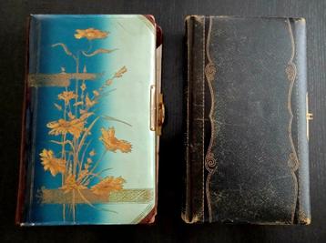 Twee oude fotoalbums beschikbaar voor biedingen