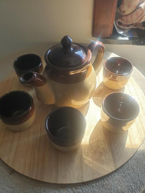 Te koop wegens verhuizing !!, Huis en Inrichting, Keuken | Servies, Zo goed als nieuw, Compleet servies, Effen, Keramiek, Ophalen