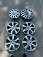 Velgen en wieldoppen Volkswagen Golf V, Auto diversen, Wieldoppen, Ophalen, Zo goed als nieuw