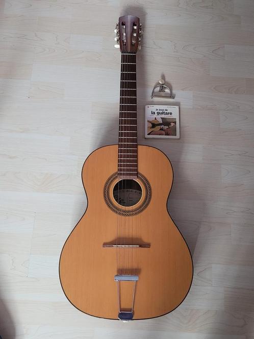 Akoestische gitaar met tas niet gebruikt., Muziek en Instrumenten, Snaarinstrumenten | Gitaren | Akoestisch, Zo goed als nieuw