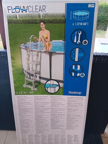 Nieuwe trap voor zwembad  beschikbaar voor biedingen