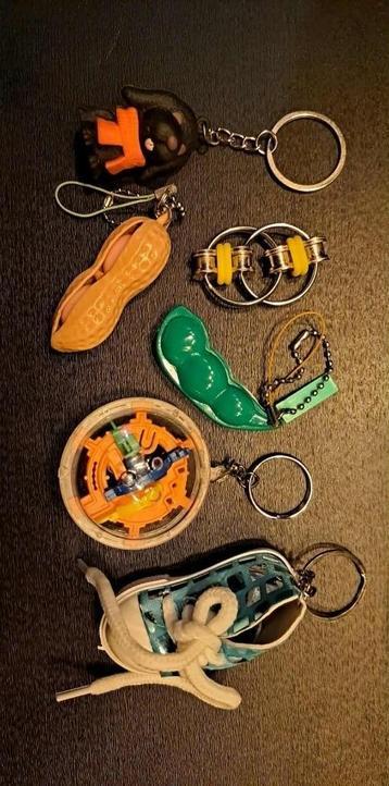 Lot sleutelhangers (apart verkrijgbaar) beschikbaar voor biedingen