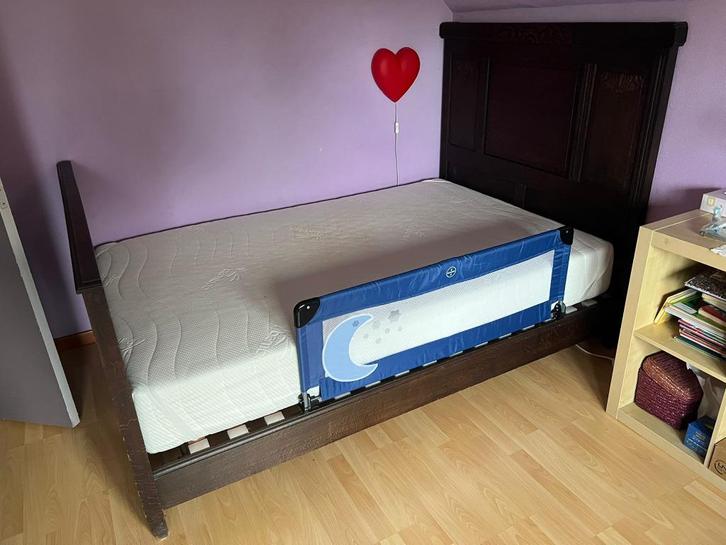 GRATIS! Bed twijfelaar compleet  200cmx130cm DRINGEND WEG, Huis en Inrichting, Slaapkamer | Bedden, Twijfelaar, Overige maten