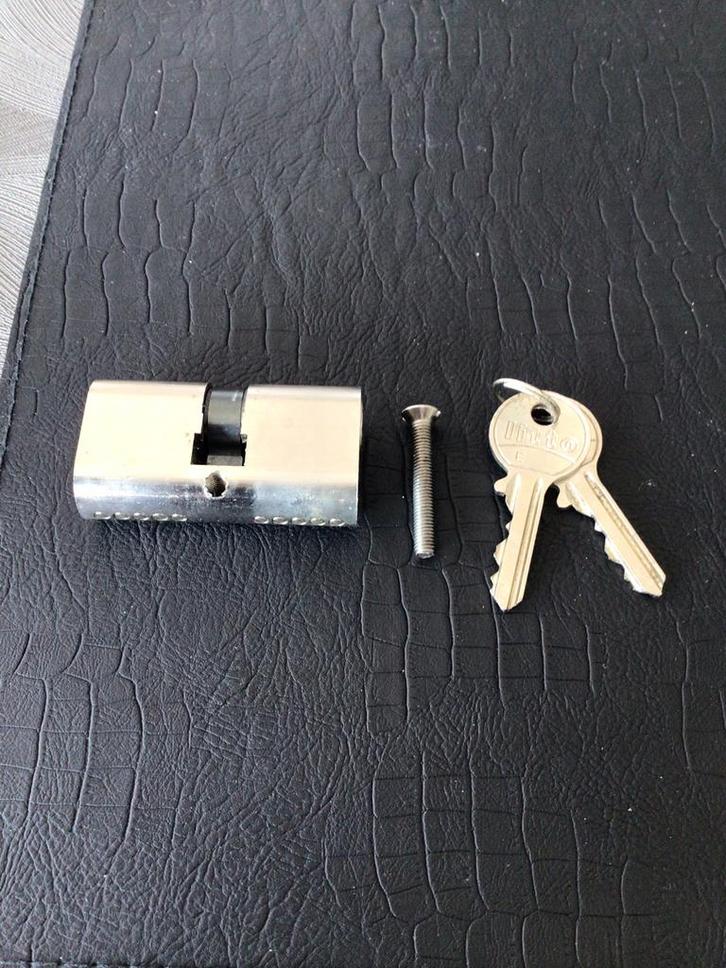 2 Yale deurcilinders met sleutels, Doe-het-zelf en Bouw, Hang- en Sluitwerk, Zo goed als nieuw, Ophalen of Verzenden