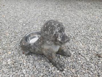 Statue de chien en pierre abreuvoir une patte à recoller  beschikbaar voor biedingen