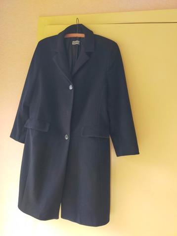 Mooie nette zwarte mantel maat 42  beschikbaar voor biedingen