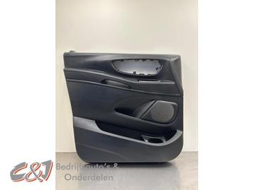 Portierbekleding 4Deurs links-voor van een Mercedes Vito beschikbaar voor biedingen