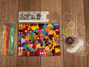 Perles en bois et accessoires beschikbaar voor biedingen