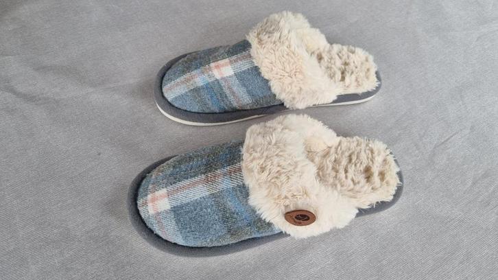 Mooie pantoffels maat 37, Kleding | Dames, Schoenen, Zo goed als nieuw, Ophalen of Verzenden
