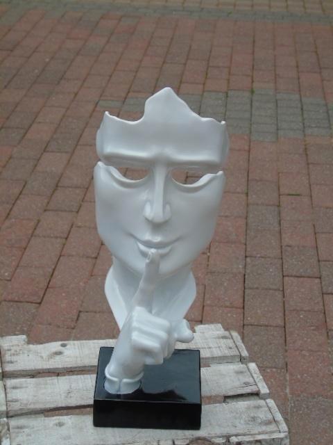 Beeld buste gezicht de stilte in wit polyresin op een sokkel, Tuin en Terras, Tuinbeelden, Nieuw, Abstract beeld, Kunststof, Ophalen of Verzenden