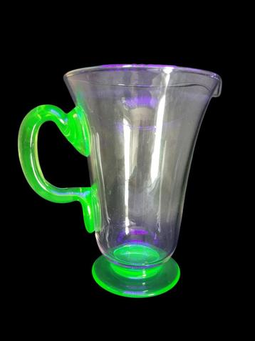Uranium of annagroen glazen water karaf, België, Art deco beschikbaar voor biedingen