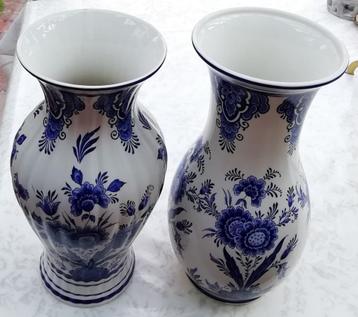 2stuks handvorm verschillend keramiek vazen Dec.bleu holland beschikbaar voor biedingen