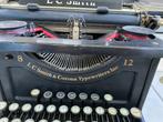 Machine à écrire ancienne _LC Smith & Corona, Enlèvement