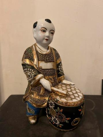 Satsuma sculpture personnage au tambour porcelaine 