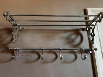 Metalen kapstok - kledinghanger beschikbaar voor biedingen