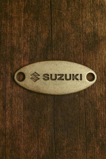 Metalen plaatje - Suzuki. beschikbaar voor biedingen