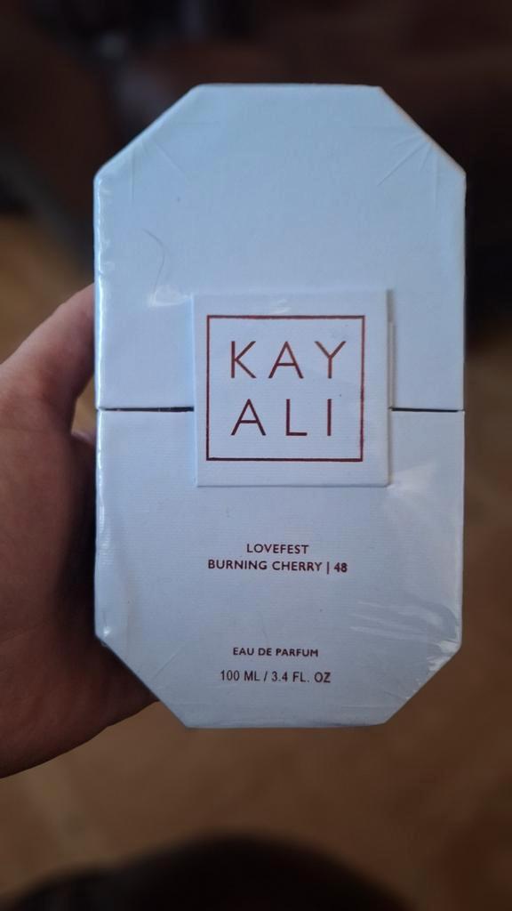 KayAli Lovedest Burning Cherry 48 Eau de Parfum 100ml, Handtassen en Accessoires, Uiterlijk | Parfum, Nieuw, Ophalen of Verzenden