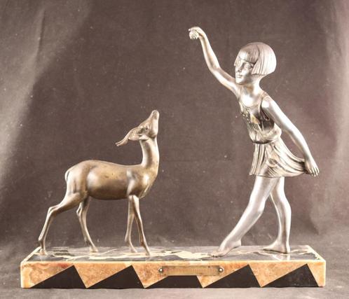 Groot Art Deco beeld meisje met hert, Antiek en Kunst, Kunst | Beelden en Houtsnijwerken, Ophalen of Verzenden