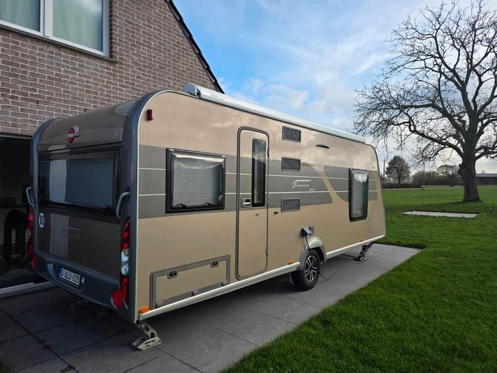 Caravan te huur, Caravans en Kamperen, Caravans, Bedrijf, tot en met 5, 1250 - 1500 kg, Rondzit, Bürstner, Queensbed, 7 tot 8 meter
