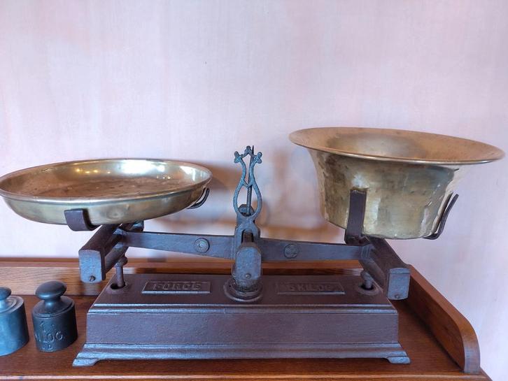 Antieke huishoudweegschaal met koperen schalen, Antiek en Kunst, Antiek | Keukengerei, Ophalen