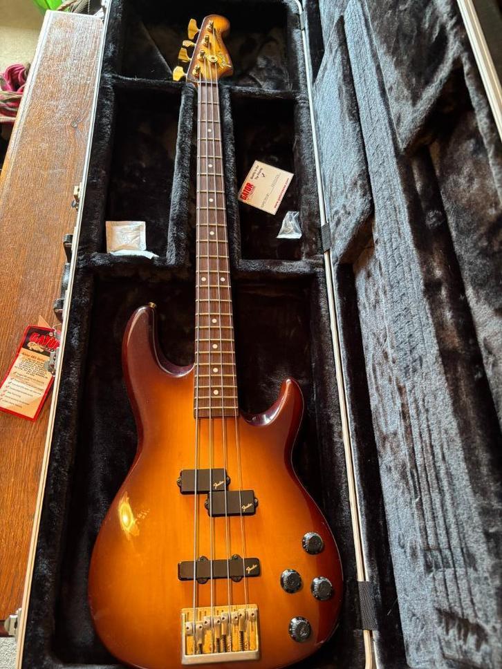 Bass gitaar Fender, Muziek en Instrumenten, Snaarinstrumenten | Gitaren | Bas, Zo goed als nieuw, Elektrisch, Ophalen