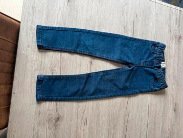 Meisjesjeans taille 110 beschikbaar voor biedingen