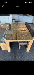 Tafel met stoelen en bank, Ophalen