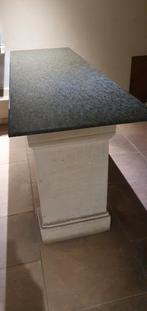 Table sur colonnes bordeaux et plateau en marbre, Comme neuf, Enlèvement