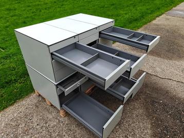 4 stalen ladeblokken ideaal als onderbouw voor werkbank beschikbaar voor biedingen